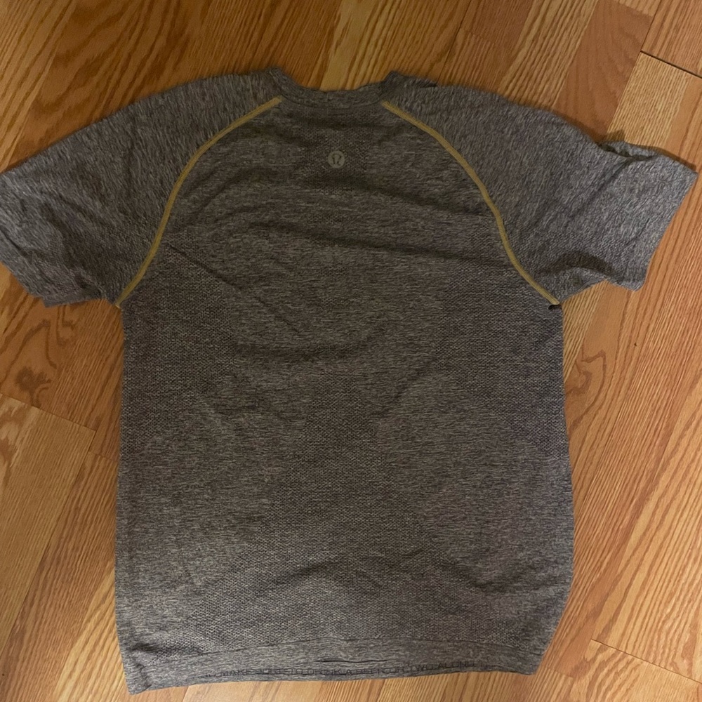 Lululemon men’s tshirt size Medium